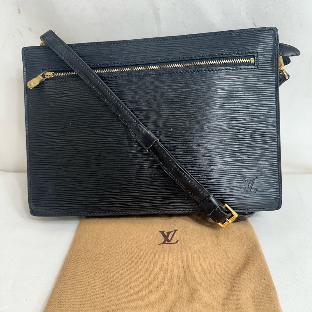 Louis Vuitton Shoulder Bag